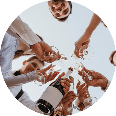 Kisbusz bérlés sofőrrel esküvőre, hogy a vendégek közösen érkezhessenek