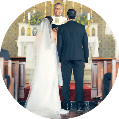 buszbérlés esküvőre, így könnyű eljutni a templomból a lagzi helyszínére