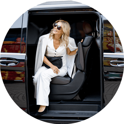 Kisbusz bérlés sofőrrel esküvőre, hiszen illik fuvart biztosítani a násznépnek